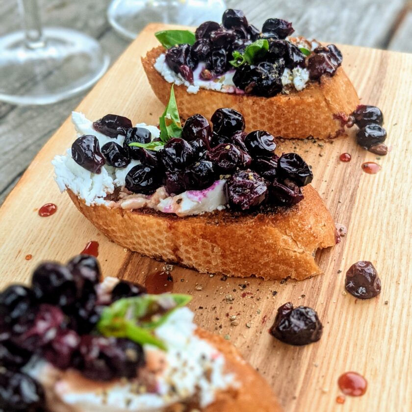 merlot grapes crostini basil cheese