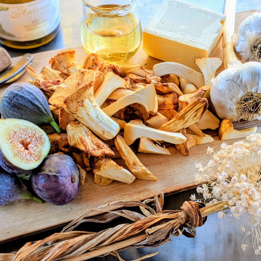 Chanterelles figs garlic wine