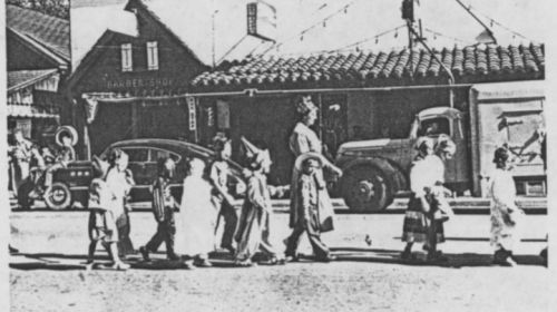 Children parade Boulder Creek
