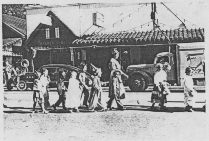 Children parade Boulder Creek